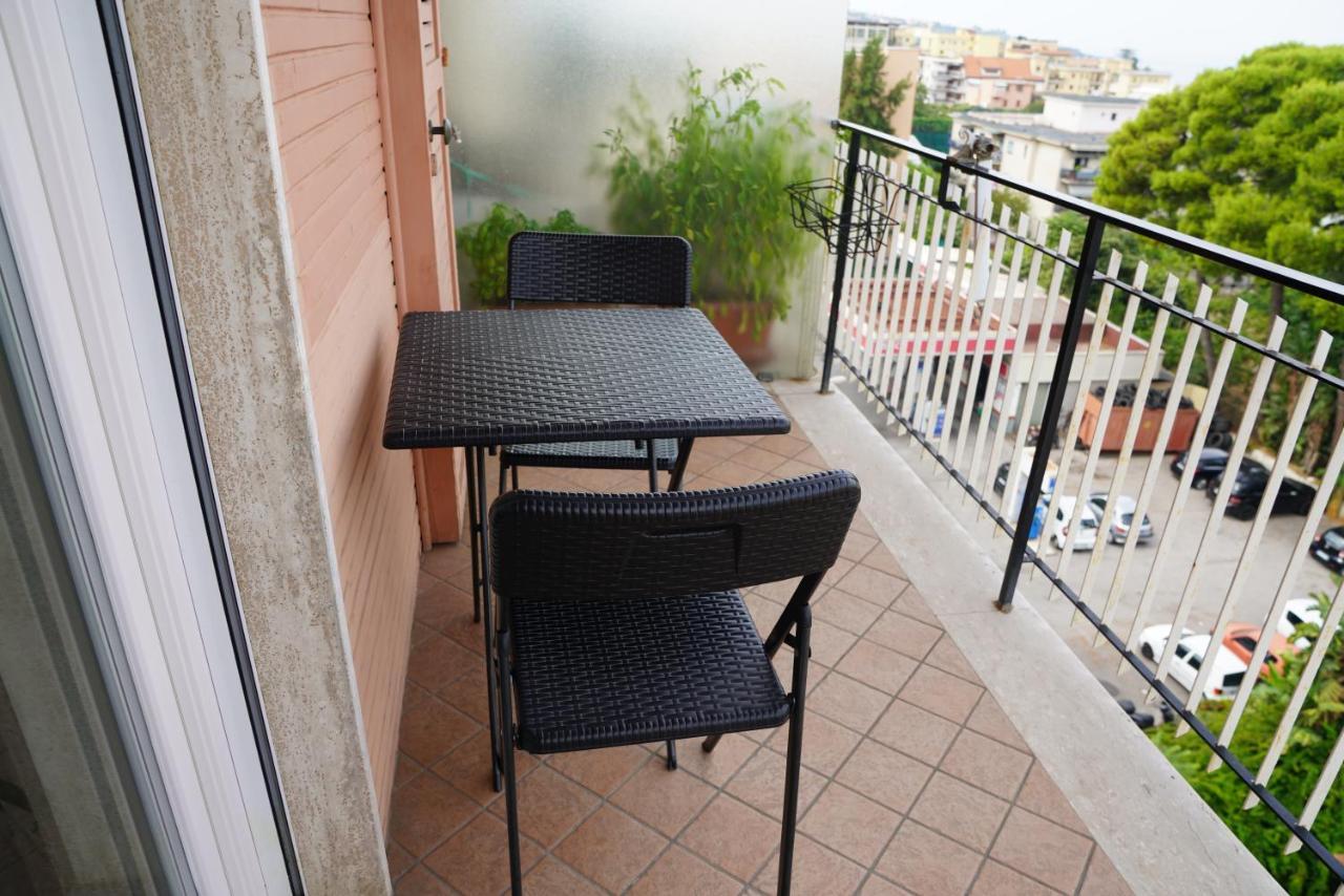 Guest House Emily Suites סורנטו מראה חיצוני תמונה