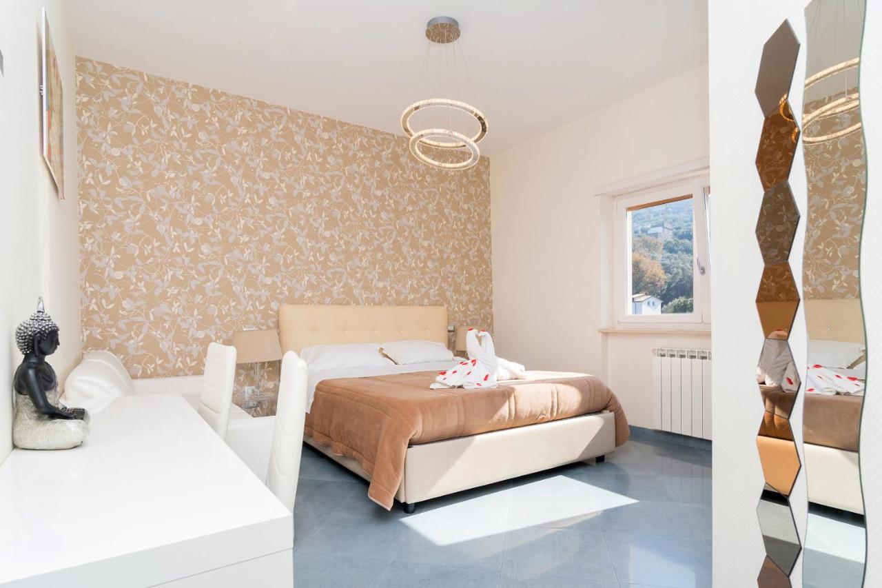 Guest House Emily Suites סורנטו מראה חיצוני תמונה